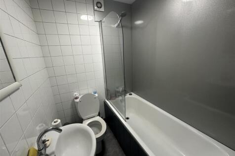 122dr.bathroom ds front.JPG