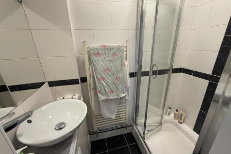 5hr.room1 ensuite.JPG