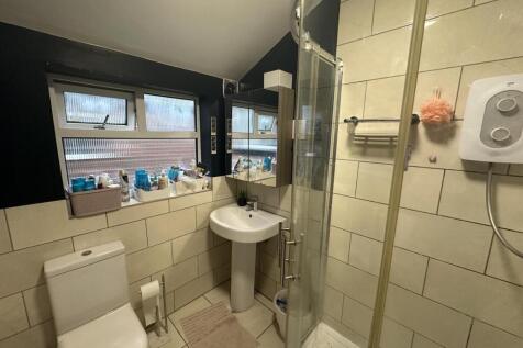 96dr.shower room.JPG