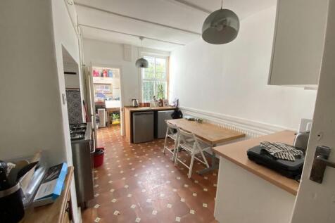 102dr.kitchen.jpg
