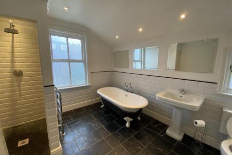 bathroom.summer2021.JPG