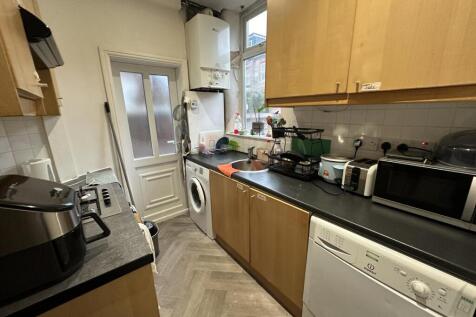 66ea.kitchen.JPG