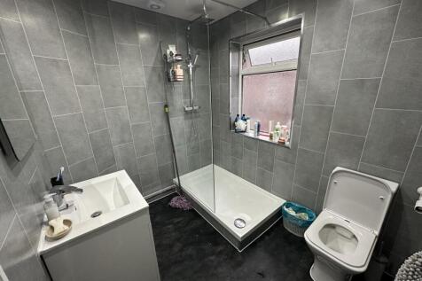 66ea.shower.JPG