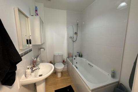 33dr.bathroom.JPG