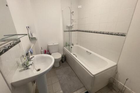 37dr.Bathroom.jpg