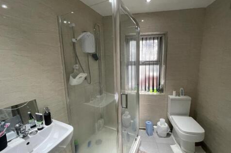 15ia.upstairs shower.jpg