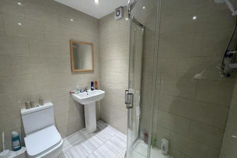 15ia.downstairs shower.jpg