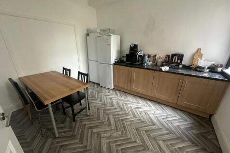 16lr.kitchen dining.JPG