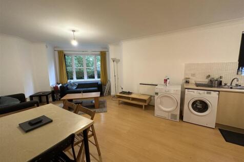 102hc.dining kitchen lounge.JPG