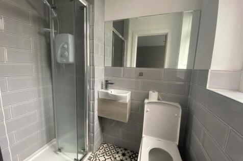 5kg.room2 ensuite.jpg