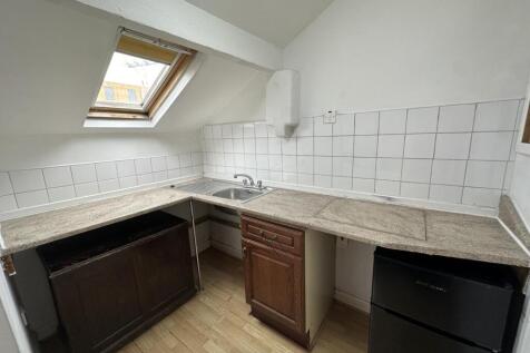 bed 5 kitchenette.JPG