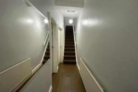 24rg.downstairs hallway.jpg