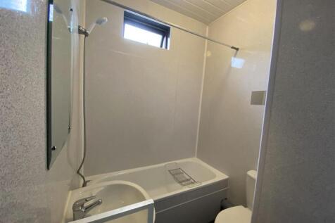 24rg.shower room.jpg