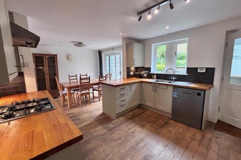 Dining Area &amp; Kitchen
