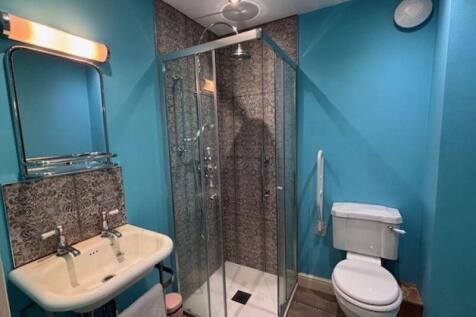 En Suite Shower Room (ground floor)