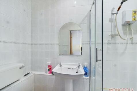EN SUITE SHOWER ROOM