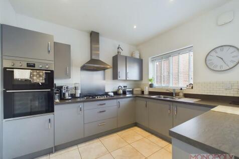 OPEN PLAN KITCHEN/DINING/LIVING ROOM