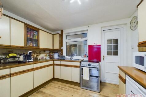 KITCHEN/ DINING ROOM