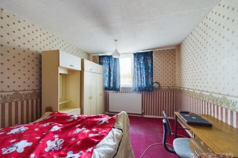 CAM01979G0-PR0380-STILL004.jpg