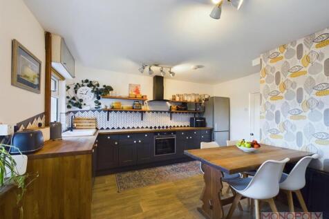 KITCHEN/ DINING ROOM