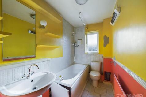 CAM01943G0-PR0378-STILL005.jpg