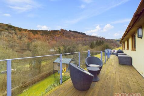 CAM01943G0-PR0376-STILL062.jpg