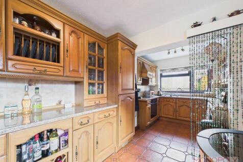 KITCHEN/ BREAKFAST ROOM