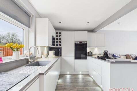 KITCHEN/ DINING ROOM