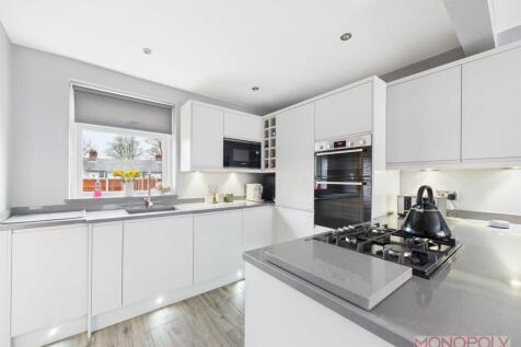 KITCHEN/ DINING ROOM