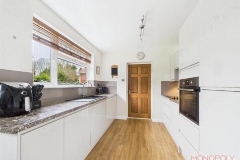 MODERN KITCHEN/ BREAKFAST ROOM