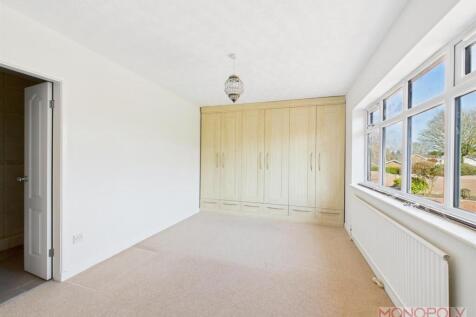 MAIN BEDROOM
