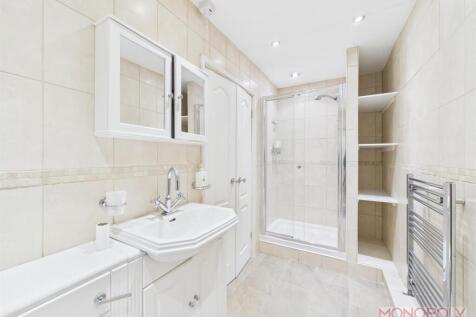 EN SUITE SHOWER ROOM