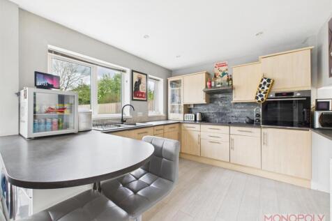 KITCHEN /DINING ROOM