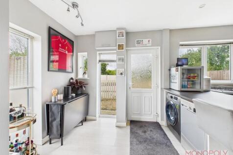 KITCHEN /DINING ROOM