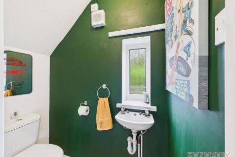 DOWNSTAIRS CLOAKROOM