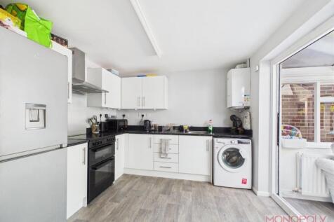 KITCHEN/ BREAKFAST ROOM