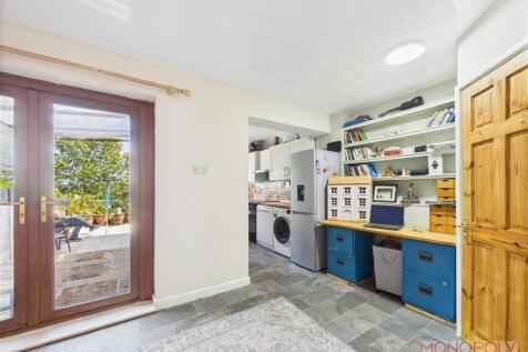 DINING/ BREAKFAST AREA