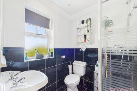 EN SUITE SHOWER ROOM
