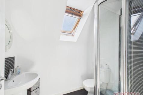 EN SUITE SHOWER ROOM