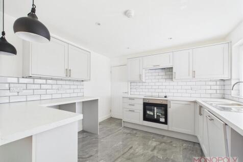 KITCHEN/ DINING ROOM