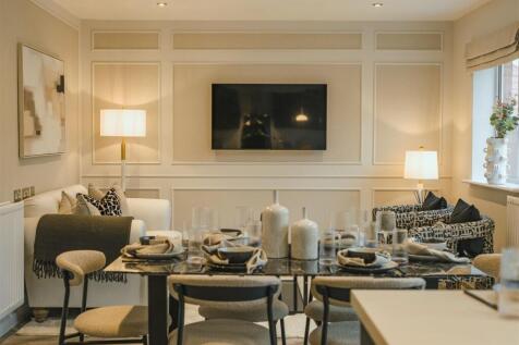 8. Dining-family.jpg