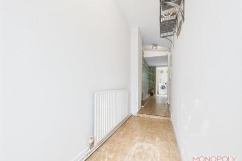 CAM04439G0-PR0112-STILL005.jpg