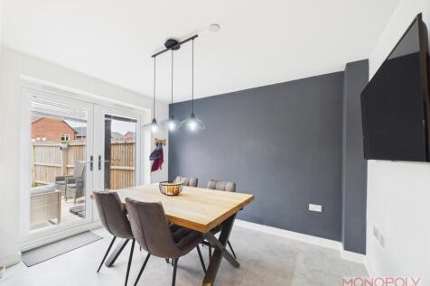 KITCHEN/ DINING ROOM