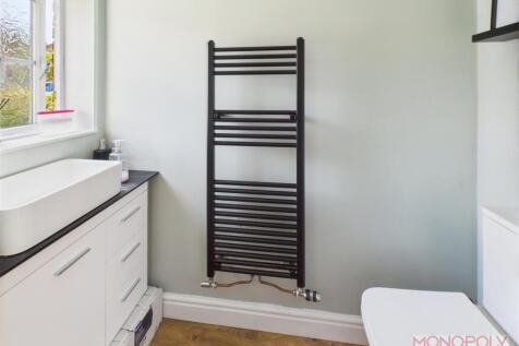 DOWNSTAIRS CLOAKROOM