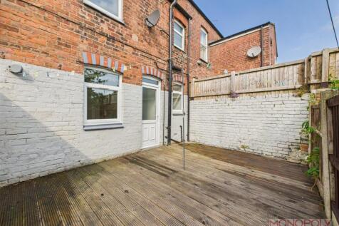 CAM04439G0-PR0061-STILL006.jpg