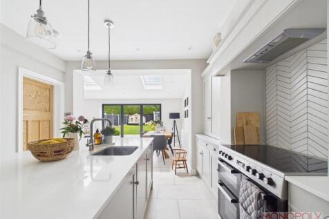 OPEN PLAN KITCHEN/DINING/ LIVING ROOM