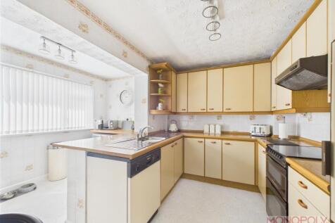 KITCHEN/UTILITY ROOM