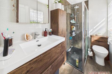 DOWNSTAIRS SHOWER ROOM