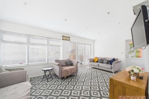 GARDEN ROOM/ FAMILY ROOM