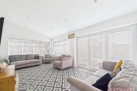 GARDEN ROOM/ FAMILY ROOM
